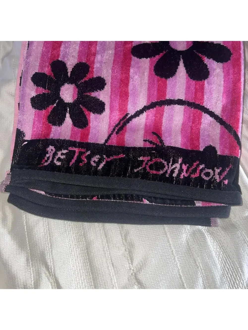 Betsey Johnson Beach Towel Retro Flowers Smiley Face & Pink Stripes, New